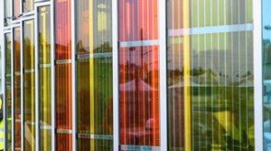 Façade composée de cellules solaires à colorant Photo: École polytechnique fédérale de Lausanne / Alain Herzog Source: http://actu.epfl.ch